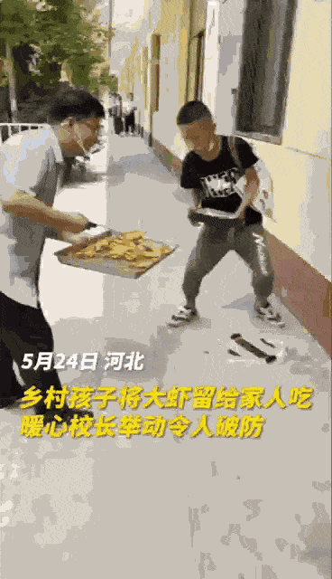 破防！当校长抓到了一个不好好吃饭的男孩……
