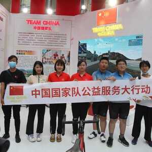 中国奥运英雄再聚首 她们身份变了对自行车的爱却始终未变