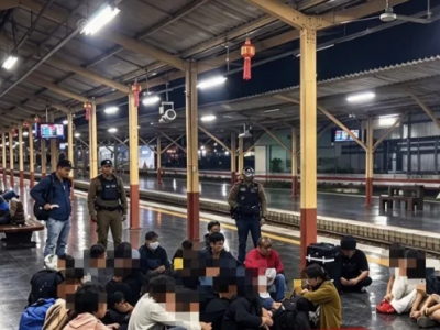 清迈火车站突查35人！泰国警方抓获2名涉嫌非法入境的中国人 ...