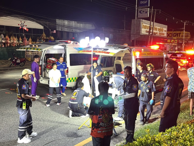 泰国芭堤雅37岁俄罗斯男子骑摩托车撞树身亡，车辆严重损毁