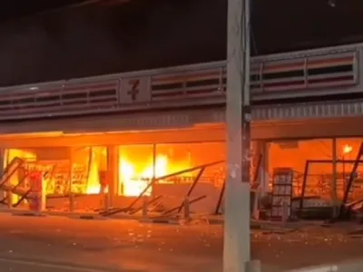 爆炸声接连响起！泰国南部多地遇袭，军警连夜封锁搜捕