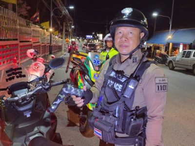 泰男街头挥舞“枪支”疑威胁路人，最终证实为玩具枪