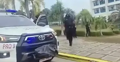 突发！菲律宾一学校发生枪击，网传枪手直播开火