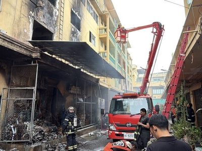 泰国佛丕府商业楼失火！五层建筑严重烧毁，业主身亡