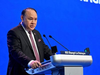 中菲再起执法争议！菲律宾防长指责中国“勒索和敲诈”