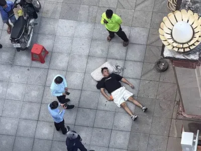 西港公寓出入口有人突然昏迷，男子为中国公民