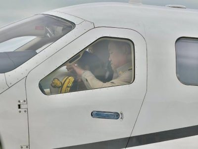 泰国总理阿努廷亲自开飞机！3架F-16战机空中护航
