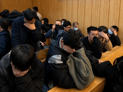 被抓后等待遣返，一批中国籍人员要求自费入住酒店遭质疑
