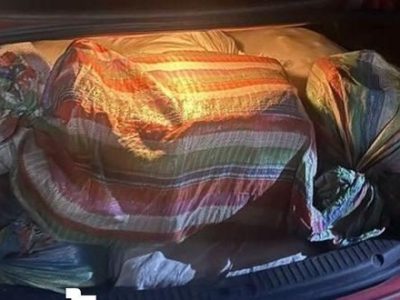 泰国警方追捕毒贩，撞车弃车逃跑后查获超100万粒冰毒