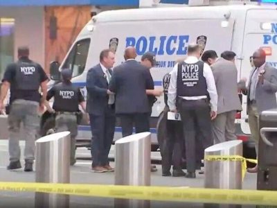 美国银行副总裁纽约时报广场遭刺身亡，嫌疑人被警方击毙