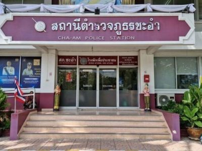 四名男子自称警察向冰淇淋摊贩索钱，泰国女子报警求查