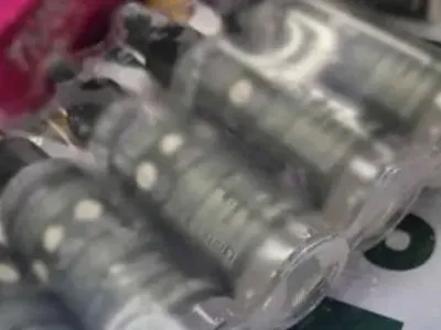冰毒竟装进香水和喷雾瓶！泰国海关截获5730克毒品