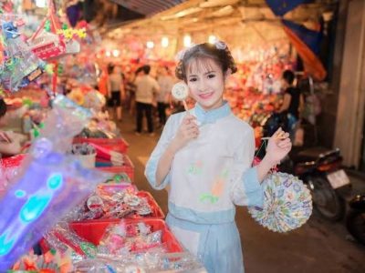 人在异乡，月是故乡明！祝所有海外华人中秋快乐