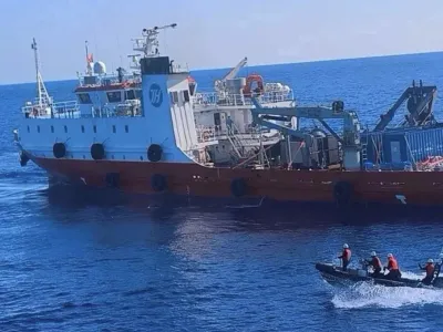 巴丹群岛外海中菲船只近距离接触，中国科研船驶离