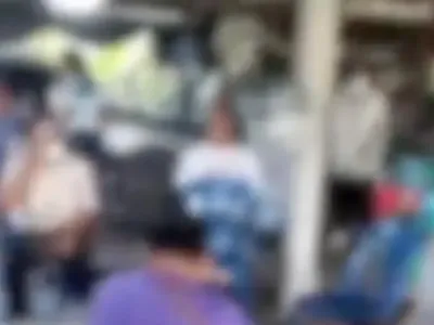 泰国素攀武里突袭流动赌场！17人四散逃跑，有人跳池塘躲警