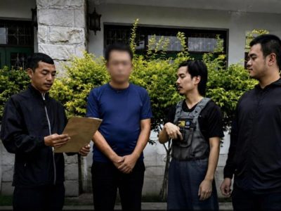 中国男子遭4人强行拖上SUV，赎金从300万砍到4万