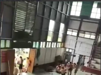 缅甸妙瓦底体育场，准备遣返的集中营现状，以天为被，席地而睡。