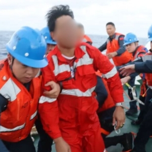 南海突发海难，中国海警第一时间救起菲船员
