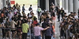 免签陷阱！中国游客被黑车司机诱骗贫民窟险出事