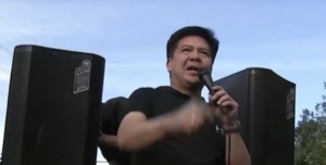 腐败风暴失控！菲律宾街头逼宫车队抗议