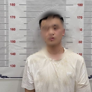 金边中国男子吸毒持枪伤人，当晚被捕!