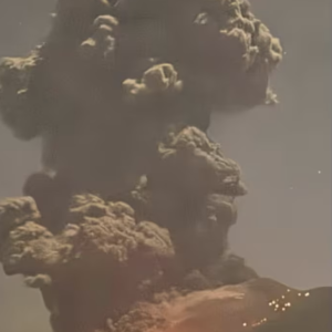 菲律宾火山爆发！坎拉翁火山喷发冲天2500米
