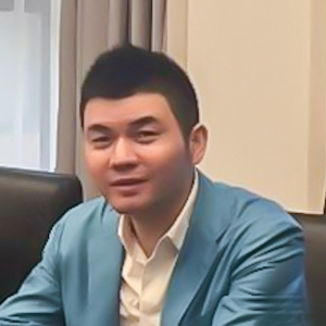 台前接连“弃子”？陈志之后胡小伟也出局，谁在背后操控