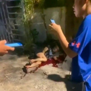 金边突发事件，中国男子情绪失控当街割腕