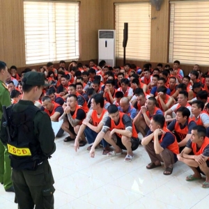 越老边境大案！斗鸡赌场205人被抓，资金超1200亿