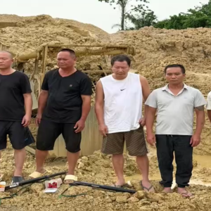 又是海外采金？加纳警方查获枪支现金、拘捕6名中国人