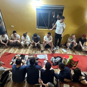 藏在家里的赌场被端！越南警方抓获25人缴获数亿现金