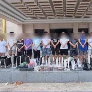 马德望甘连县警方突袭赌场，抓获20名涉嫌电诈人员