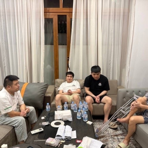 无护照藏身别墅！金边突袭3处涉诈点，26名中国人被抓