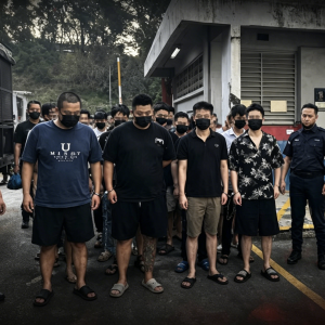 新山电诈案后续：35名中国男子被控，31人认罪各罚3500令吉
