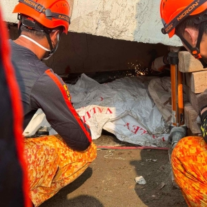 菲律宾安吉利斯在建楼塌了，5人遇难现场揪心