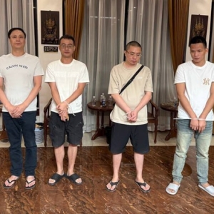 非法居留、伪造证件、涉毒！6名华人被分批移交警局受审