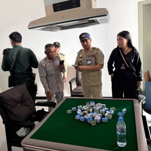 柬埔寨酒店里打麻将被端！25名中国人被警方带走