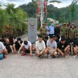 18名电诈犯、8名偷渡客！老挝将26名中国人移交中方