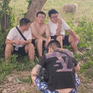 深夜树林突然弃枪！柬埔寨警方现场抓获6名华人