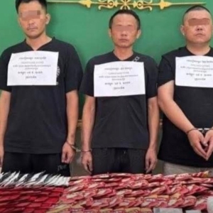 持枪+毒品！柬警方收网抓获3名中国籍男子