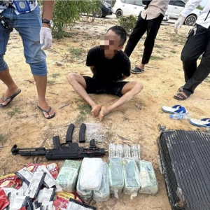毒品、枪支、弹药齐现身！柬埔寨警方逮捕3名中国籍嫌犯