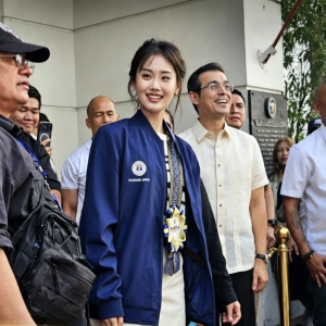 中国短剧演员张莹菲现身马尼拉市政厅参与公益活动