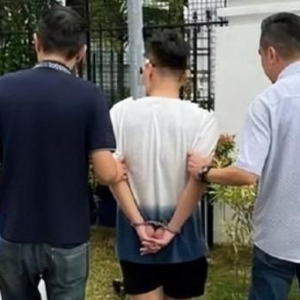 面临20年加鞭刑！3名中国人在新换汇抢劫，飞机折返被捕