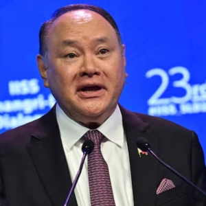 中方宣布制裁菲律宾防长特奥多罗，禁止其入境中国