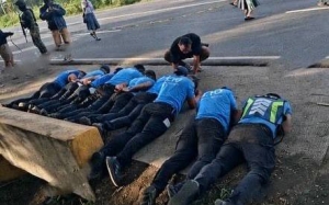 路检变“收费站”？菲律宾9名执法人员被当场抓获