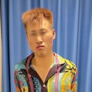 中国男子西港拒检驾车狂逃连撞多车，警方开枪逼停