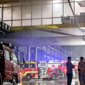 马尼拉中国城999商场深夜突发三级火灾，现已被扑灭