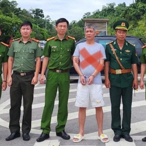中国诈骗嫌疑人潜逃柬埔寨未果，在越南被抓并移交回国
