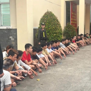 胡志明市警方重拳出击：摧毁跨国贩毒网，抓获65人
