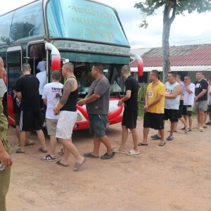 老挝破获大型电诈团伙：115人落网，104名中国籍人员被移交
